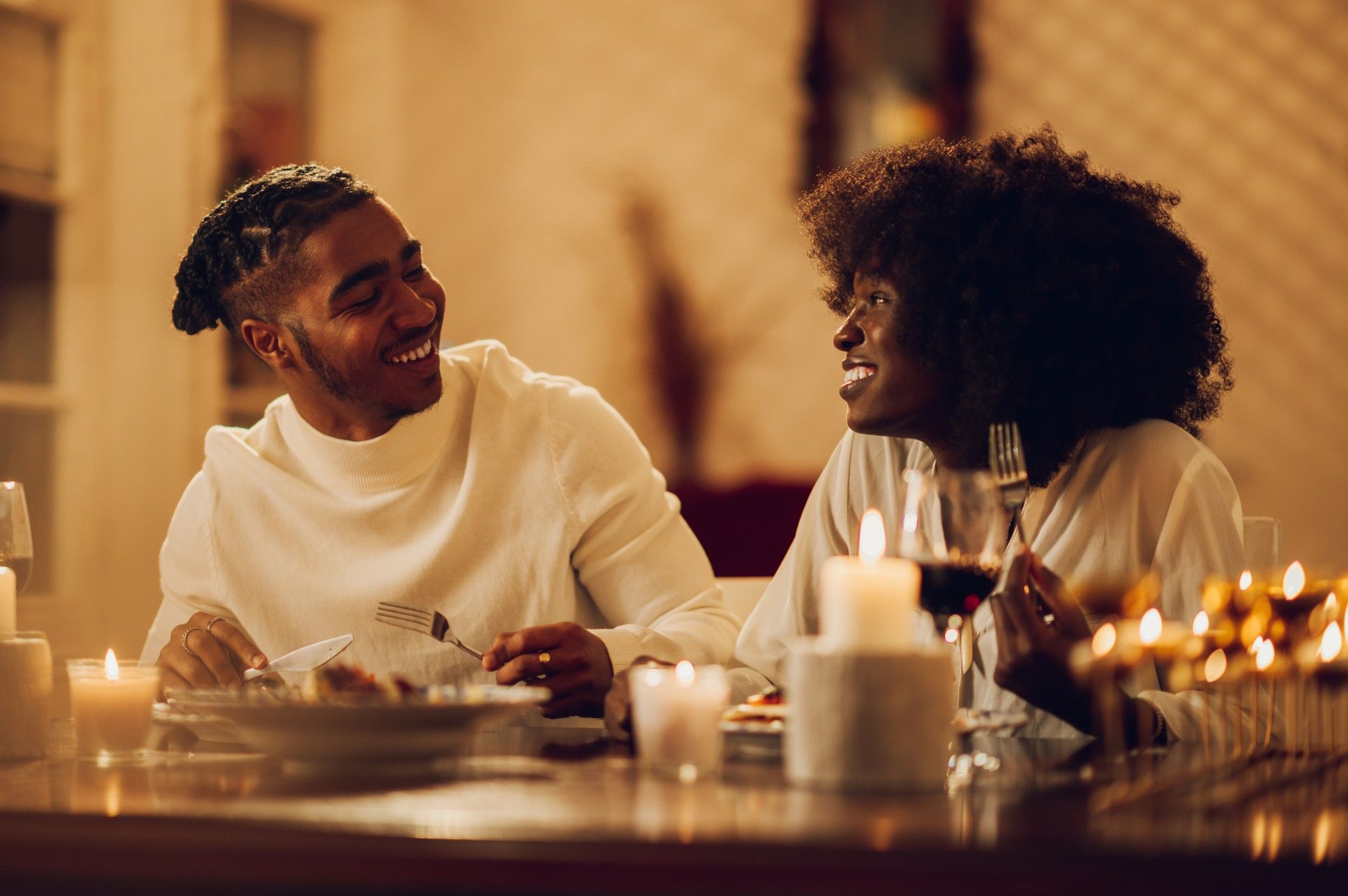 happy-young-Black-couple-having-romantic-dinner-date-night-at-home-by-candlelight